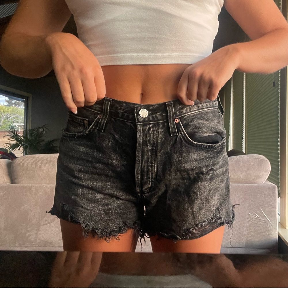 Aritzia denim forum jean shorts in black.